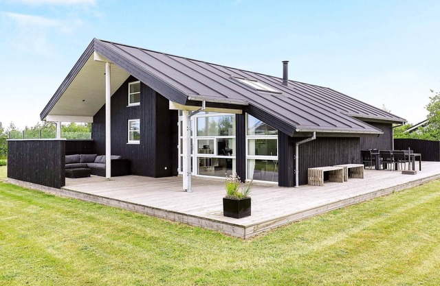 8 person holiday home in Brovst-By Traum