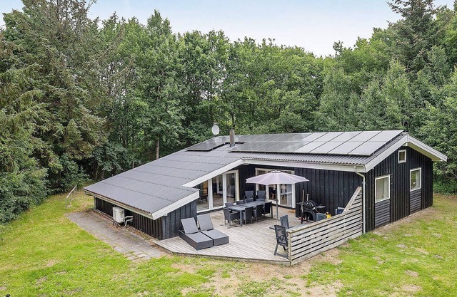 8 person holiday home in Ålbæk