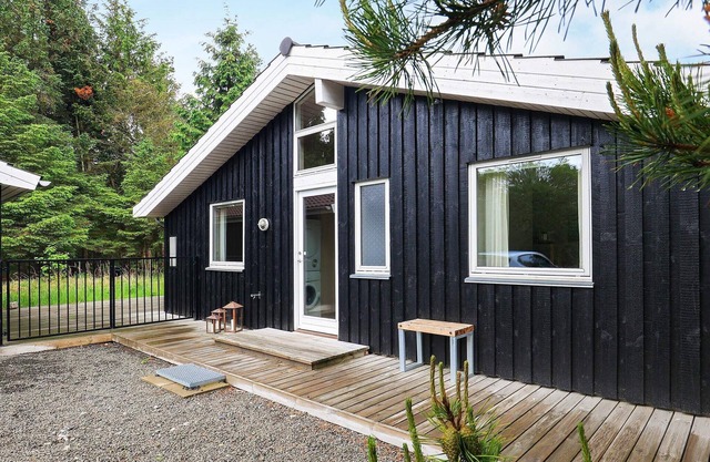 8 person holiday home in Ålbæk