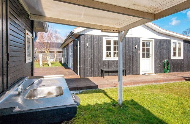 8 person holiday home in Grenaa