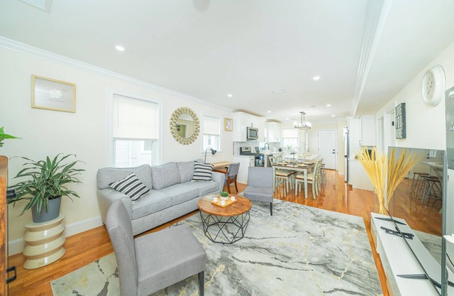 80-2 4BR Boston - Bright Family Stay near PJP II Park