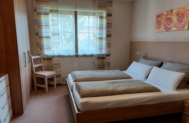 80 qm Wohnung mit einem Schlafzimmer und Balkonterrasse