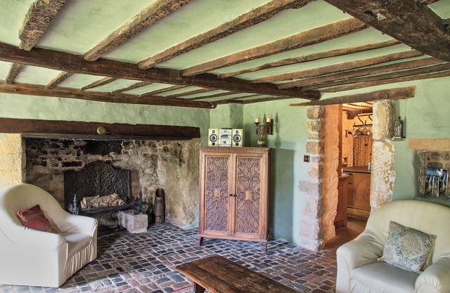 800 Year Old Manor House, Holiday Home, Stay in Luxury.