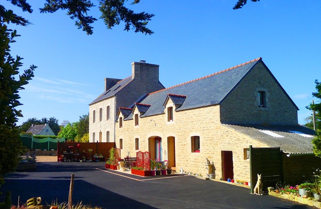 800m from beaches, GR34 and Ménéham classified site. 4 people.enclosed garden