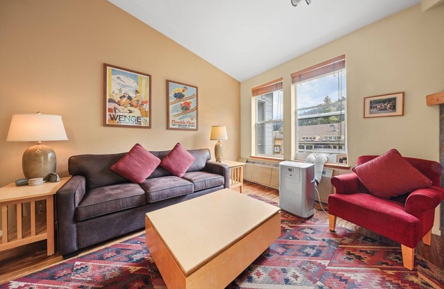 813 | Luxurious Palisades Tahoe Lodge Corner 2BDM