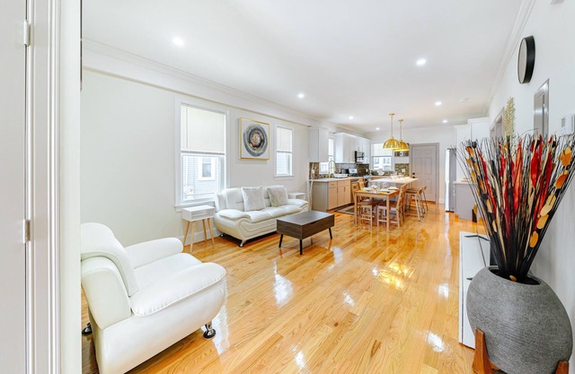 82 Newly Renovated, Luxury Apt in Boston