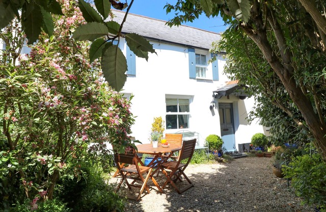 82 THE SQUARE, pet friendly, character holiday cottage in Hartland