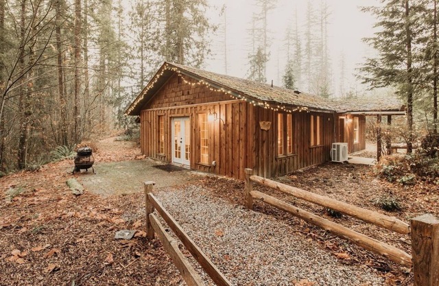 82MF - WiFi - Pets Ok - Wood Stove by RedAwning