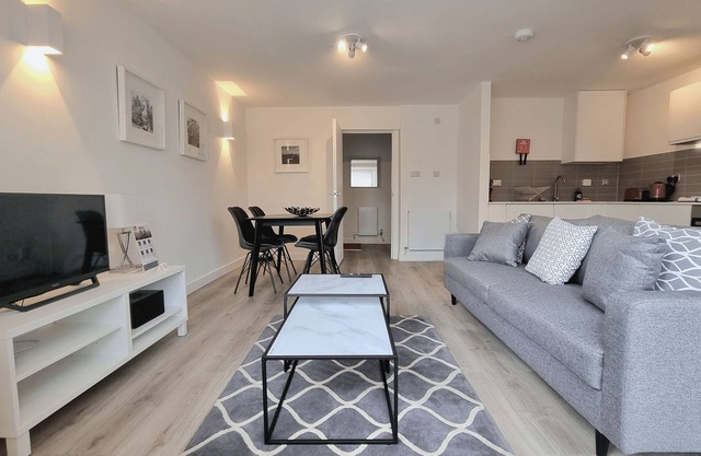 84 Kew Bridge Court - 2 bedroom apartment