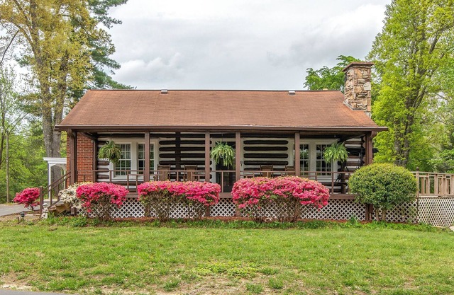 84 year old log cabin located in golf capital of US