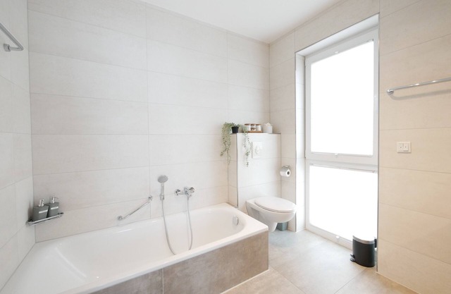 85qm, Parkplatz, Zentral, Großer Balkon, 2 Bäder