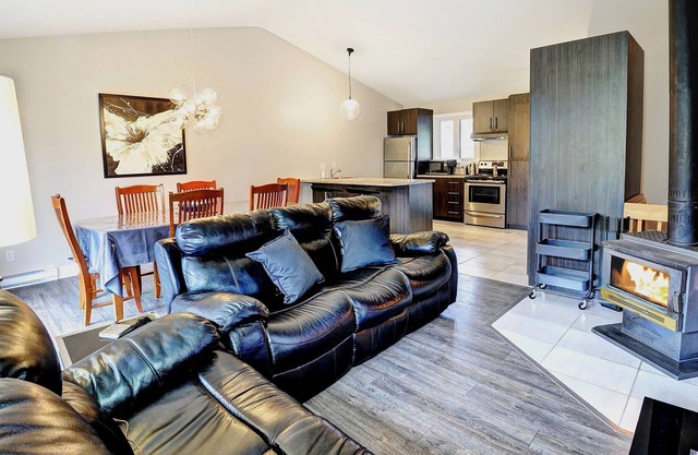 88 Chemin des Alpages, Stoneham, 296043