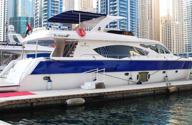 88ft Superyacht with Jacuzzi - Cruising on hourly price basis