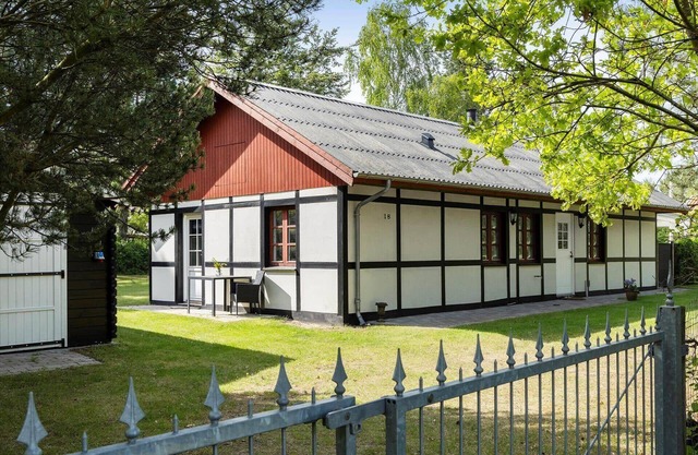 8988 Ørsted - Strandskadevej 18