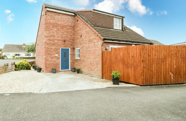 8A Rosewood Avenue