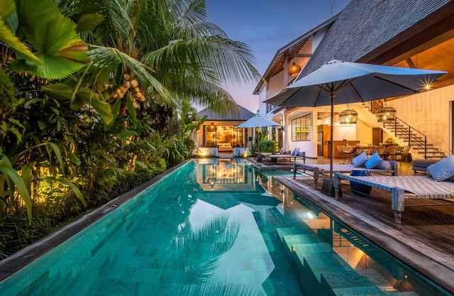 8BR Group Getaway: Villa Complex Pererenan