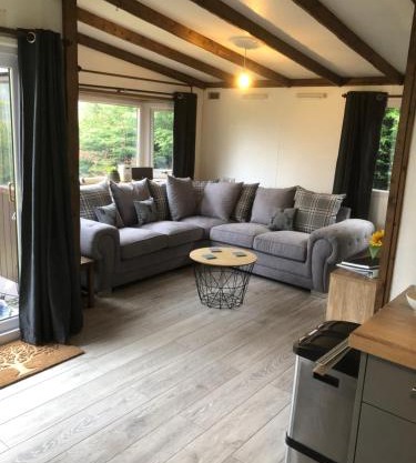 8F Lakeside Lodge Caer Beris Builth Wells - No Tradesman