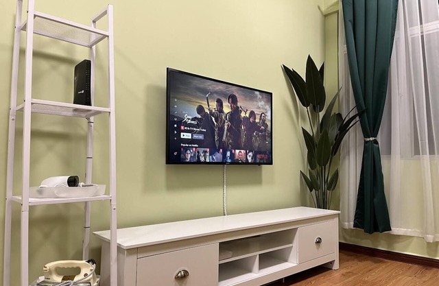 [8Pax] Seri Kembangan Home Netflix Wifi MRT UPM MAEPS Bukit Jalil Axiata Arena