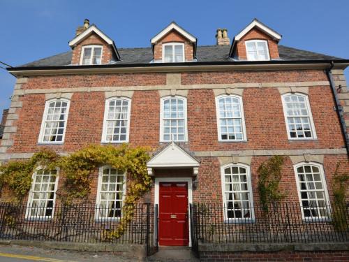 9 Bed in Welshpool 40870
