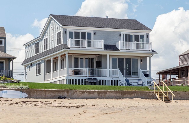 9 Bedroom Ocean Front House, Private Moody Beach