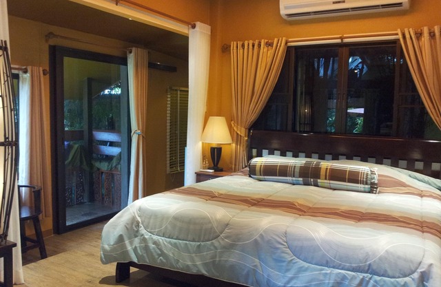 #9 DIRECTLY BESIDE SALT WATER POOL - RELAXING, RESTORATIVE, QUIET