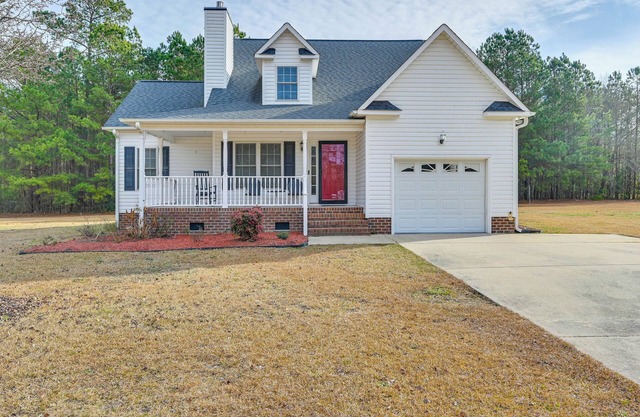 9 Mi to Dtwn: Greenville Home w/Screened Patio!