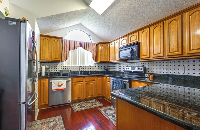 9 Mi to Universal Studios: Orlando Home w/Lanai!
