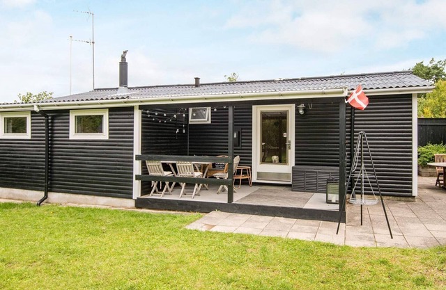 9 person holiday home in Allingåbro