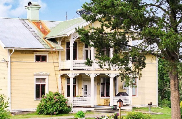 9 person holiday home in KÄLARNE