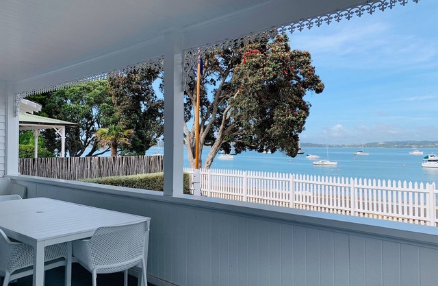 9 The Strand - Waterfront Russell - New Pricing!