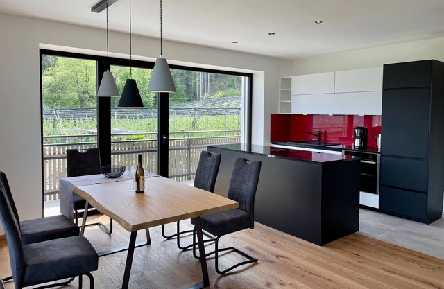 90 m² new vacation apartment with mountain view, sunny balcony and WLAN.