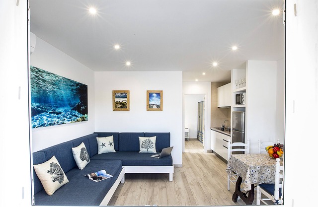 900 mt Es Pujols, elegant one bedroom apartment, very quiet! Free WIFI, smart TV.