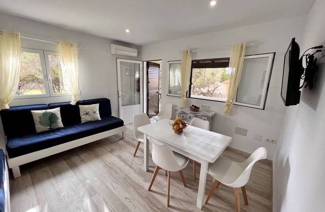 900 mt Es Pujols, fastastic two-room apartment very quiet! Free WI FI, smart TV