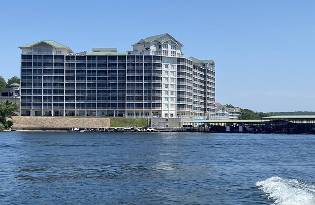 9108 Towers! Quiet! Elevators, indoor pool. Oct-May Travel Nurses welcome!