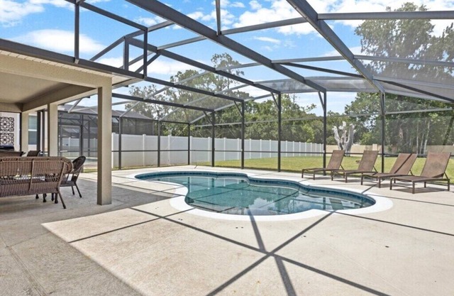 965EG - 6BEDROOMS - 4.5 BATHROOMS - 12 GUESTS - GAME ROOM - GIANT BACK YARD - 15 MINUTES DISNEY PARKS