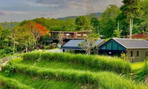98 Mae Ram Residence