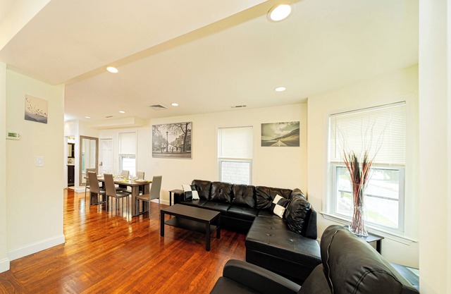 988/2 - 4BR - Boston Cozy Getaway near Geneva Cliffs