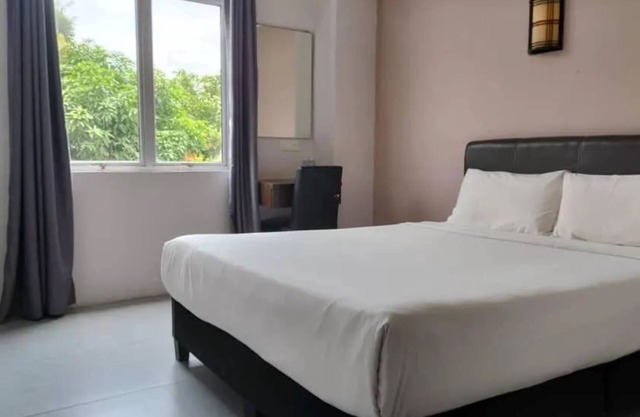 988 Hotel