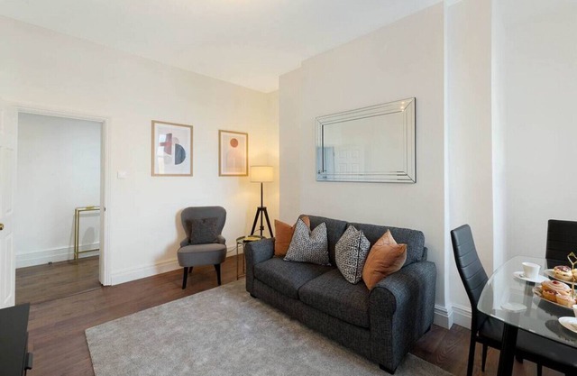 9MM · Luxury Chelsea Flat