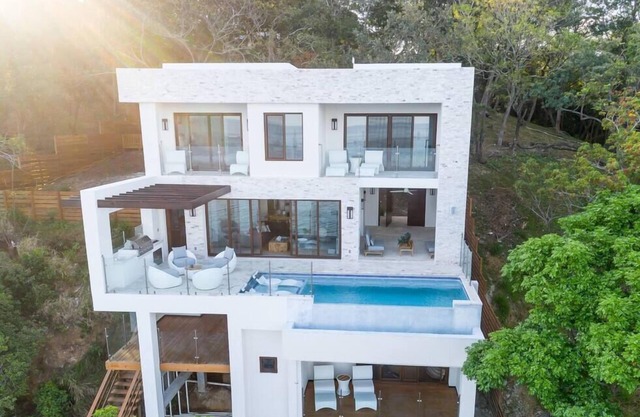 Añoranza, 2 bedroom | 3 bath- Punta Blanca, Roatan