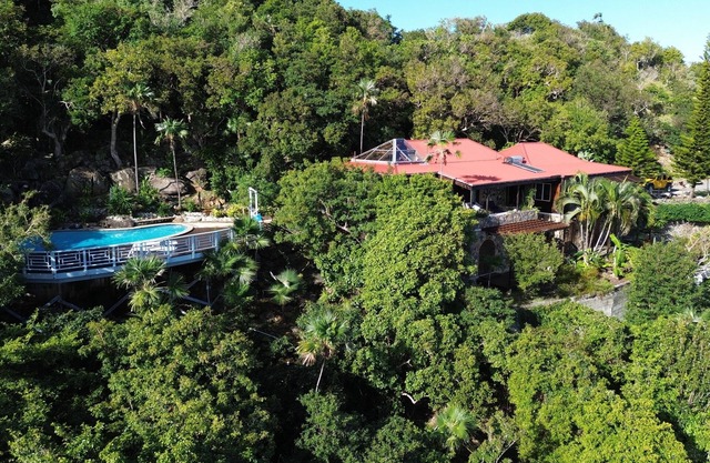 A 15 ACRE PRIVATE NATURE RETREAT BY THE OCEAN