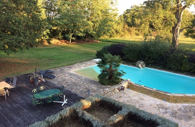 A 2 bed gite cottage with pool on banks of Dordogne, Bergerac