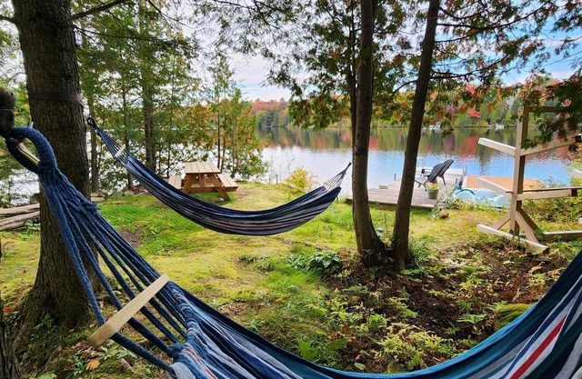 A 30 Minutes de St-sauveur, Chalet Tout Équipé, Spa, Bord de lac