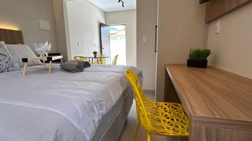 A 300m do BETO CARRERO - Apartamento nº 1, Novo Exclusivo! a 300m do Parque/Praia, cozinha completa, mobiliado com 1 quarto, c/estacionamento privativo
