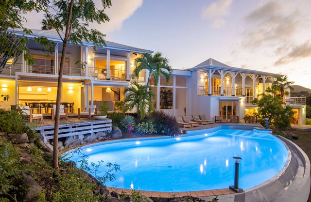 A 7 bedroom villa with beautiful view of the Bay of Anse Marcel