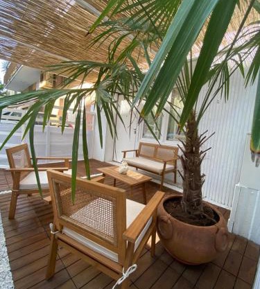 a 75 passi dal mare con parcheggio privato e giardino