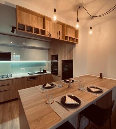 A&A Stellaris Apartment, Free parking