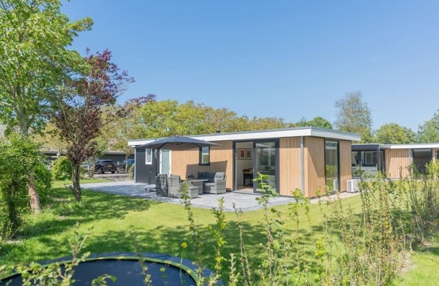 A beautiful chalet for 4 people, perfect for a carefree holiday! Top location at the front of the pa