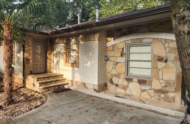 A beautiful house in Brookhaven, Atlanta with a huge back yard, No Pets