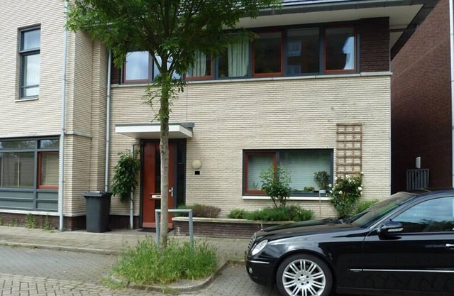 A Beautiful, Large House in Delft with two 2-person beds